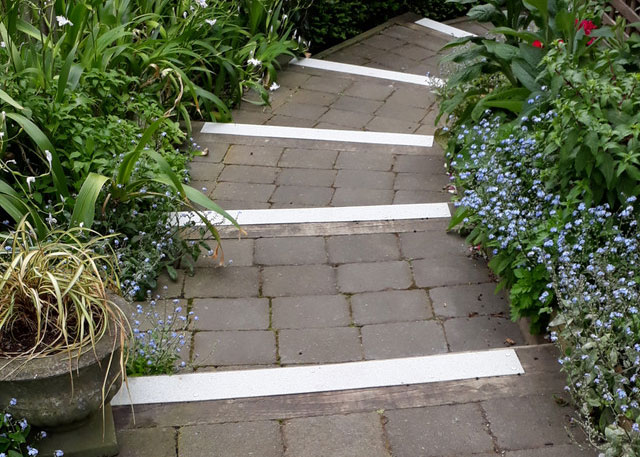 FRP-Anti-Slip-Strip-Garden-Steps